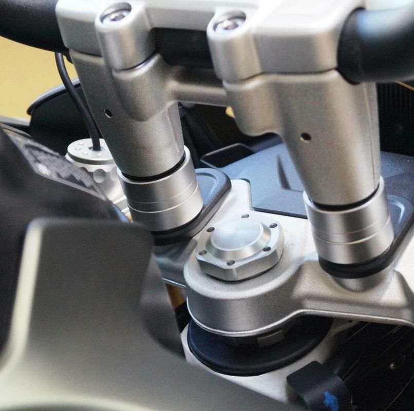 トライアンフ タイガー1200GTエクスプローラー ハンドル ライザー 30mmUP VOIGT MOTO TECHNIK｜モトパーツ　店