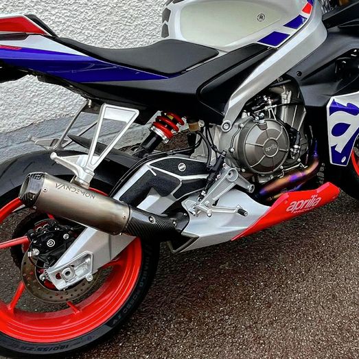 アプリリア rs660用　カーボンマフラーカバー 楽天市場】☆エントリーでポイント10倍☆アプリリア RS660 フル