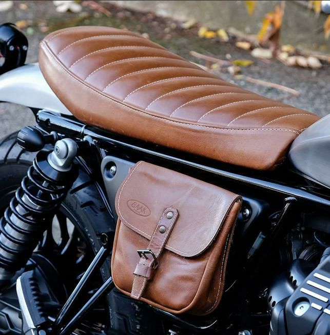 V9 Bobber ブラウンレザー/ダイヤモンドステッチシート BAAK モトグッチ