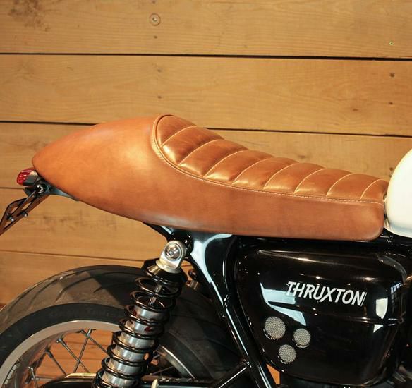 スラクストン 1200 ゴールドレザー レーサーシート BAAK Triumph｜モトパーツ　店