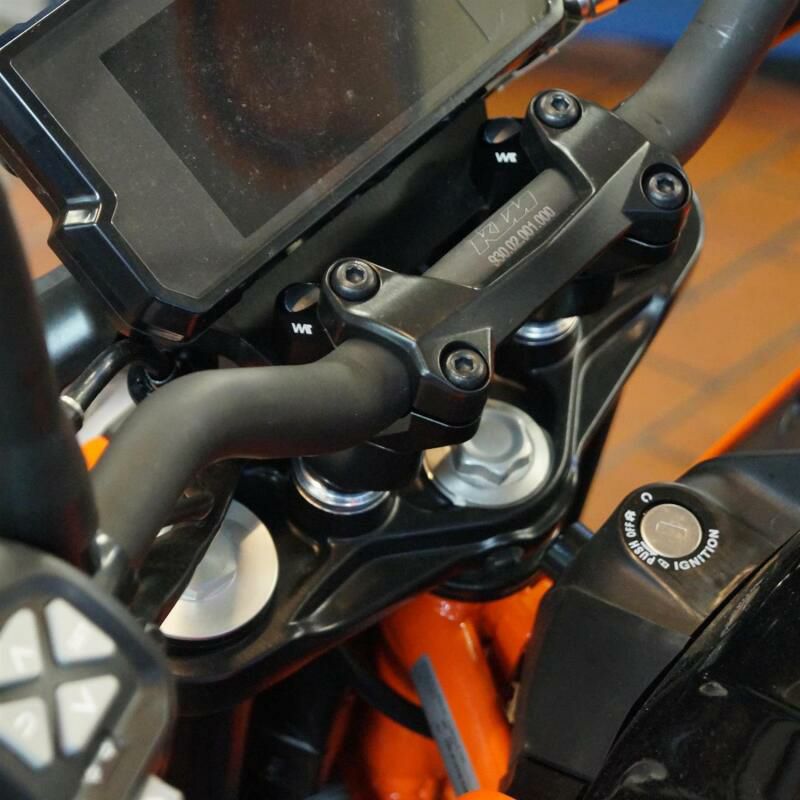 KTM 390 Duke ハンドルバーライザー 30mmUP 17mmOffset ブラック VOIGT MOTO TECHNIK|モトパーツ 店