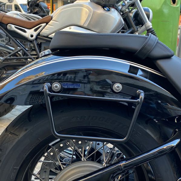 BMW R18 2020～ サドルバッグ ステー 左右 サテンブラック La Poderosa