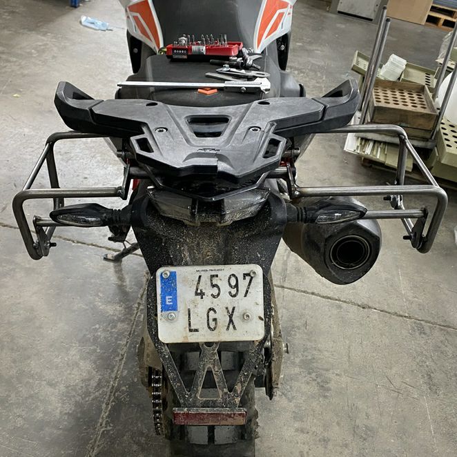 KTM 790/890アドベンチャー サドルバッグ ステー 左右 サテンブラック La Poderosa