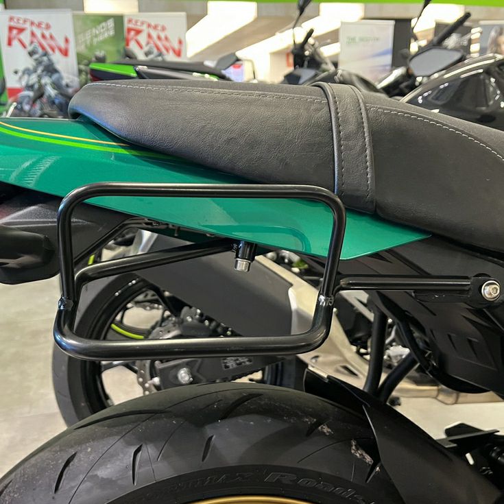 Z650RS サドルバッグ ステー ブラック 左右セット La Poderosa｜モトパーツ　店
