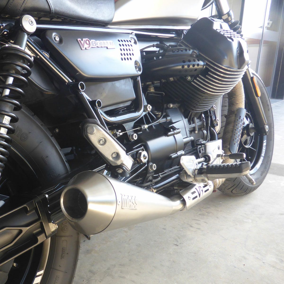 モトグッチV11用 カーボンファイバー マフラー 2本セット 10-14 車