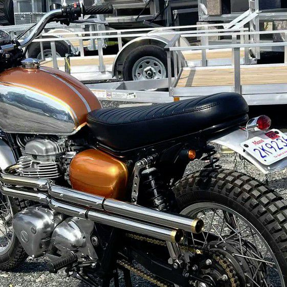 楽天市場】W400、W650、W800 ビンテージ スクランブラーシート 白パイピング オメガレーサー カワサキ カスタム : モトパーツ 楽天市場店