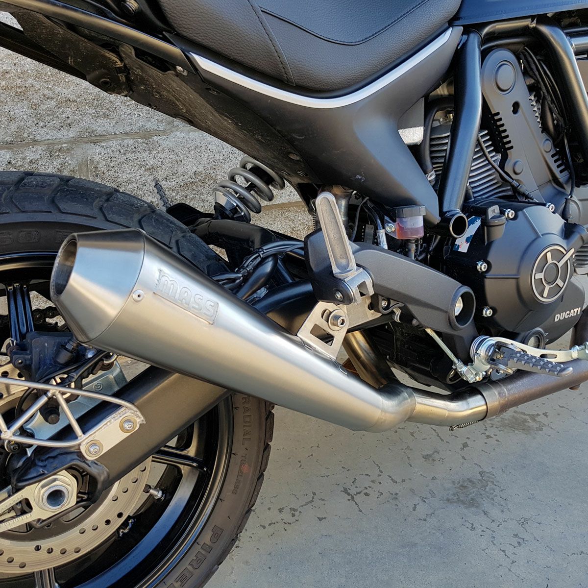 ドゥカティ スクランブラー400 Sixty2 ステンレス Tromb スリップオンマフラー サテン MASS Exhaust｜モトパーツ　店