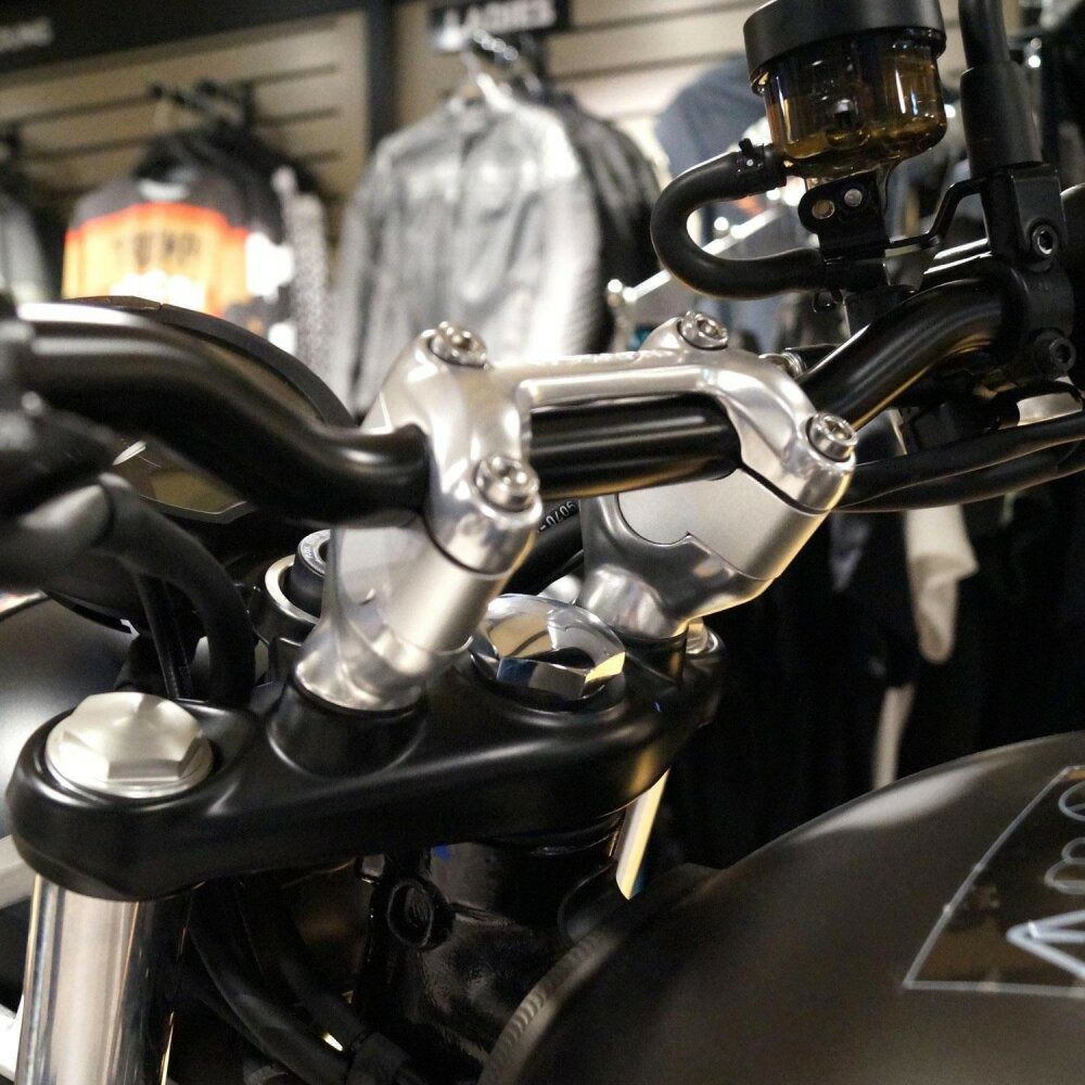 トライアンフ ストリートツイン900 ハンドル ライザー 25mmUP VOIGT MOTO TECHNIK