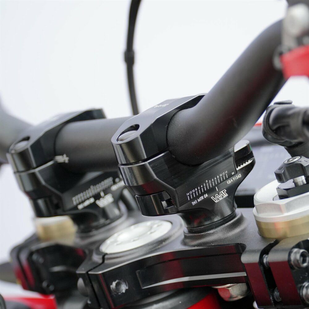 DUCATI ハイパーモタード698モノ/RVE アジャスタブル ハンドルバーライザー ブラック VOIGT MOTO TECHNIK｜モトパーツ　店