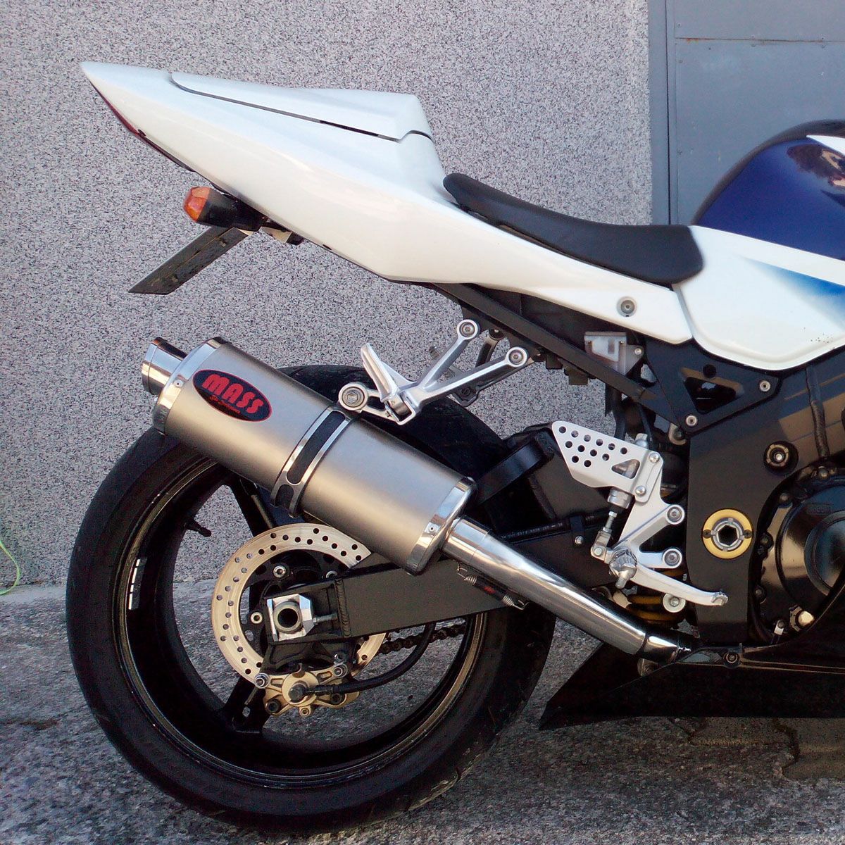 GSX-R1000 オーバル スリップオンマフラー MASS Exhaust｜モトパーツ　店 53,922円