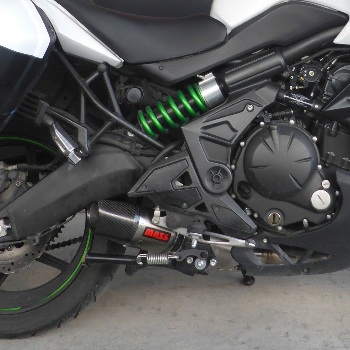 Versys(ヴェルシス)650 17-20 オーバルステンレス スリップオンマフラー カーボンチップ(Euro4) MASS Exhaust