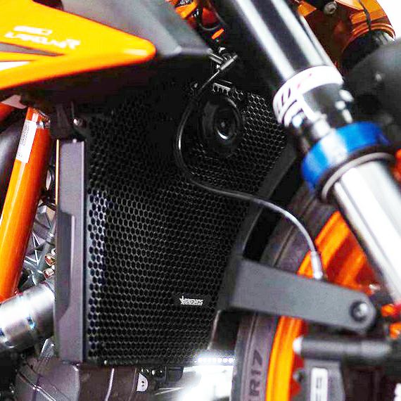 KTM 1290スーパーデュークR ラジエーターガード ブラック BAGOROS(バゴロス)｜モトパーツ　店