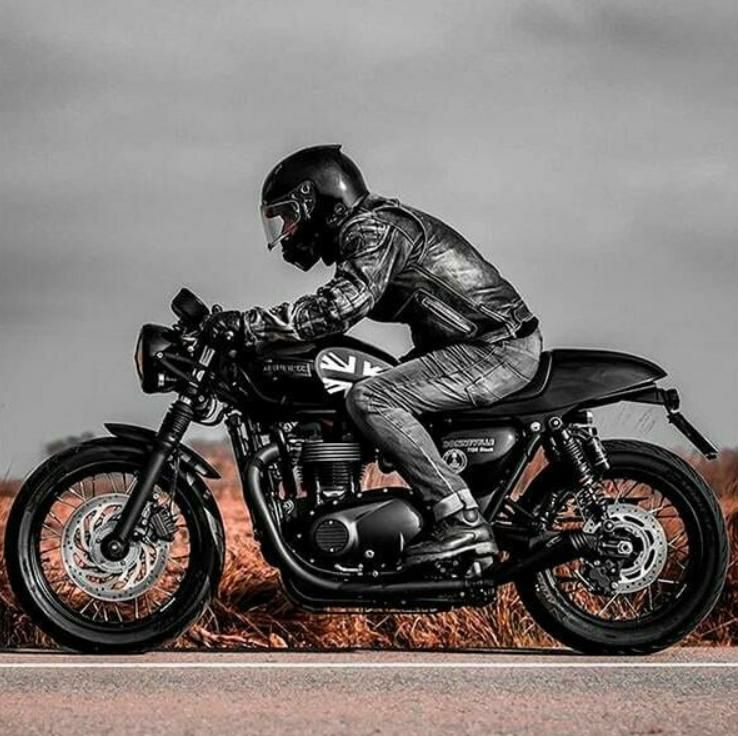 トライアンフ ボンネビルT100/T120/スピードツイン900／スクランブラー900等 へレス シート ジェットブラック/ブラック タマリット｜モトパーツ　店