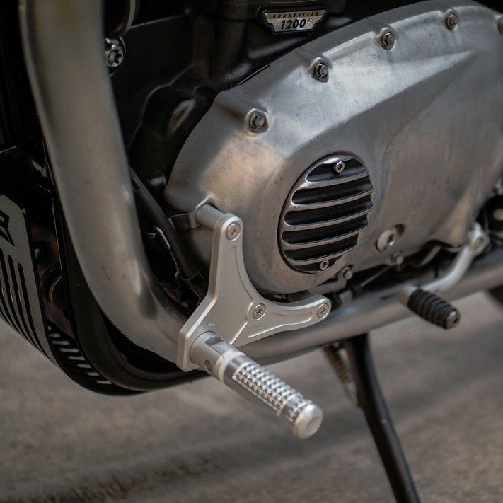 トライアンフ T100 T120 スピードツイン スクランブラー等 RELAXフットレストキット シルバー RAISCH