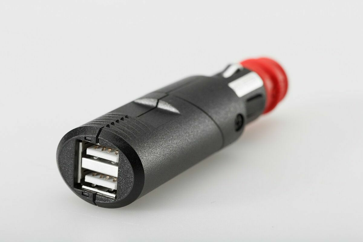 【アウトレット】SW-MOTECH デュアルUSBポート 12V車用充電器 （シガーソケット/DINソケット共用） ブラック | EMA.00.107.12200