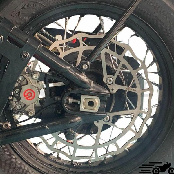 トライアンフ ボンネビルボバー リアディスクキャリパーブラケット ブラック REMMOTORCYCLE|モトパーツ 店