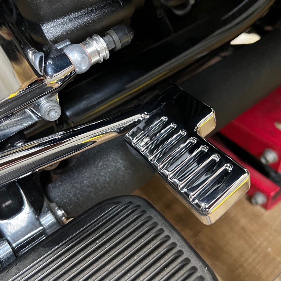 BMW R18 【FU-MU】 ワイドブレーキペダル クローム KERTS
