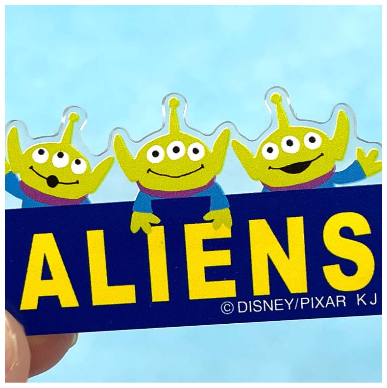 トイストーリー スヌーピー ダイカット アクリル キャラアクリルバッジ 女子 ロゴ エイリアン バッジ 女の子 ディズニー かわいい