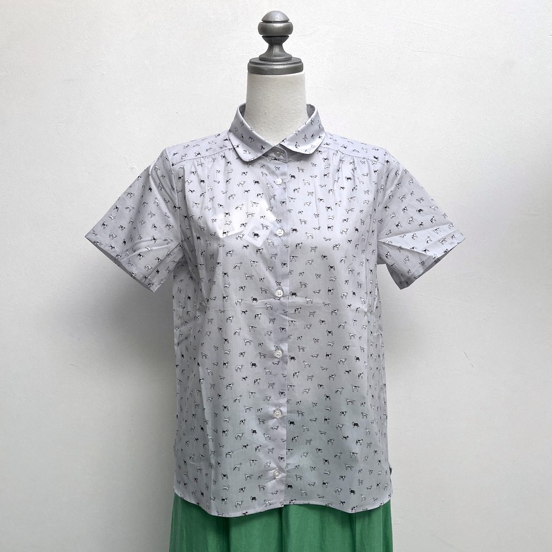 【SALE】Parkes（パークス）リバティプリント ＜Man's Best Friend＞(マンズベストフレンド)【グレー】 半袖　ブラウス PH2622538｜MOUNT BLUE SELECTION