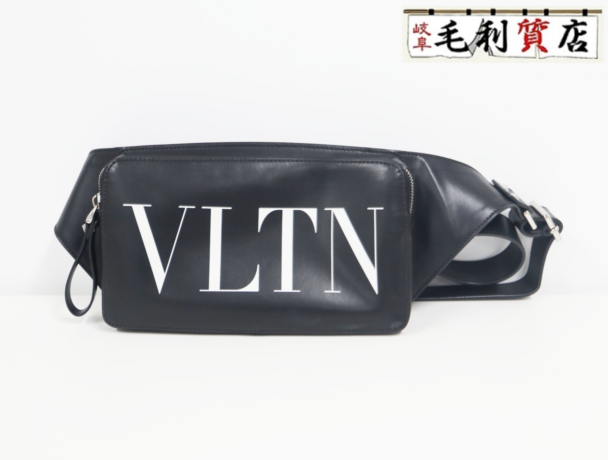 美品⭐️ VALENTINO ボディバッグ VLTN タイムズベルトバッグ 黒 白 ヴァレンティノ・ガラヴァーニ ボディバッグ VLTNロゴ タイムズ