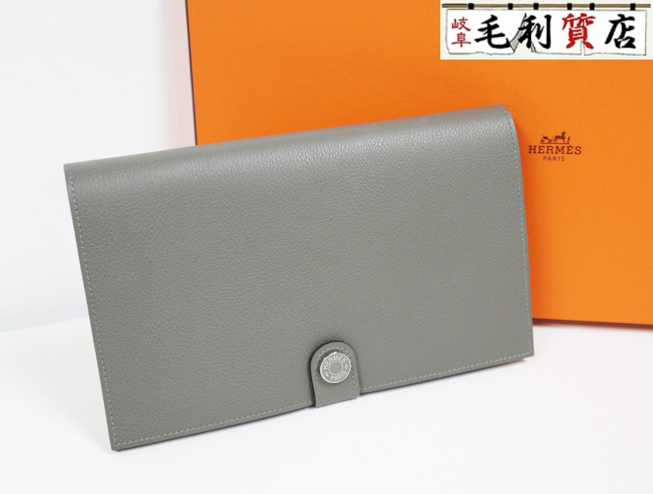 レザーで形取られたH\tHermes\tNew H Passant Toutenmain 長財布 New H Passant Toutenmain wallet | Hermès USA