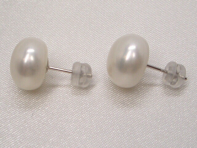 【全品ギフト包装】≪ ぷっくり ≫ 淡水ボタンパールピアス 約12.0mm K14WG y-i-380 三重県真珠加工販売協同組合