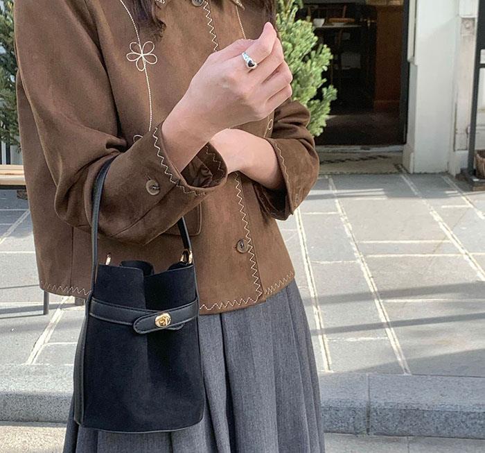 ハンドバック スエードクロス ショルダーバッグ レディース 井戸釣瓶御徒面子 2way スエードクロス御徒面子 小さめ フェイクレザー 御徒面子 肩かけ 曲がった掛け 通い御徒面子 井戸釣瓶型 御徒面子 スウェード調 御徒面子 お御役目 執務室 着飾る 流行り物 嚢 成年者 好いたらしい 秋冬