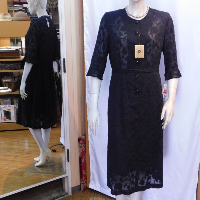 高級エジプト綿 スフィンクス綿 使用 軽くて薄手の綿ですから蒸れません スフィンクス綿とはエジプト綿の中でもされに厳選されたトップクラスの綿です 七分袖ワンピース レディース ミセスファッション 七分袖 前開きワンピース ブラックフォーマル 喪服 春夏秋 折