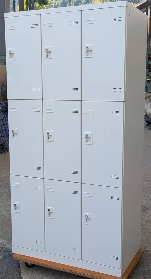 【中古】 生興　９人用ロッカーW900,D515,H1800ミリ　シリンダー錠タイプ（各扉に鍵２本付き）【夜間や日曜日・祝日の配達はできません。】【個人宅へのお届け不可商品です。】【北海道、沖縄や離島は配送不可です】｜オフィス家具専門店モリタスチール 32,175円