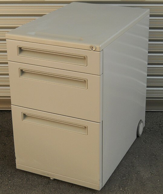 【中古】 ウチダ FEEDデスクシステム 3段ワゴン W395,D585,H616ミリ 【鍵１本付き】