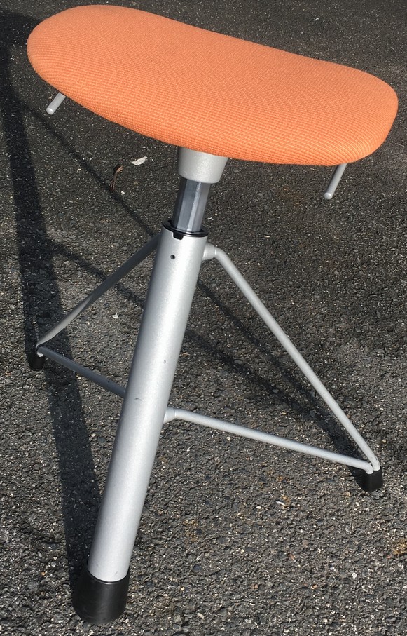 【中古】 オカムラ ハイポジションスツール （立ち作業用チェアとしても使えます） ガス圧昇降 93HCAA