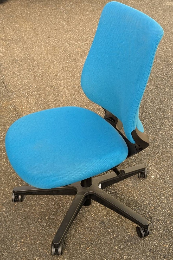 【中古】 コクヨ　ミトラ２チェアファブリックタイプ　肘無し　ターコイズ色｜オフィス家具専門店モリタスチール