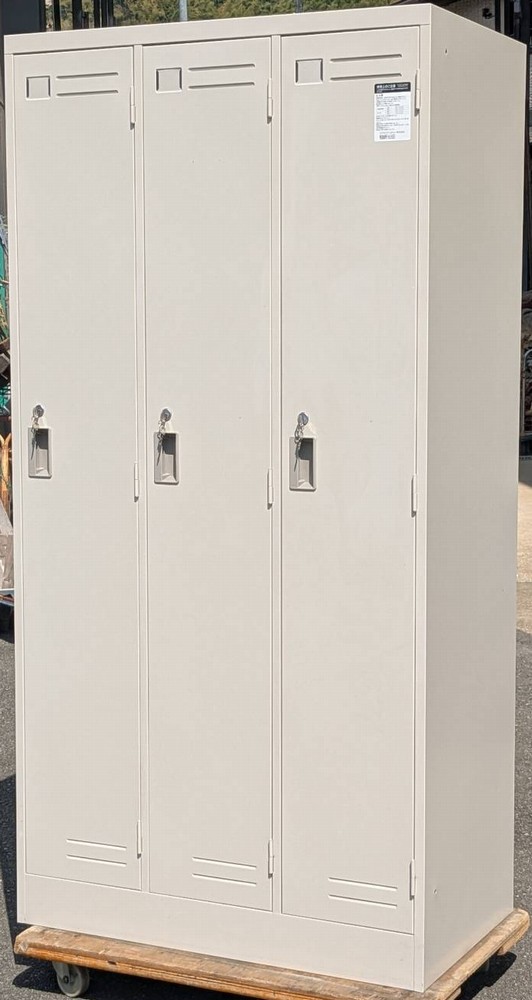 【中古】 コクヨ シリンダー錠タイプ ３人用ロッカー（各扉鍵２本付） LK-3F1｜オフィス家具専門店モリタスチール