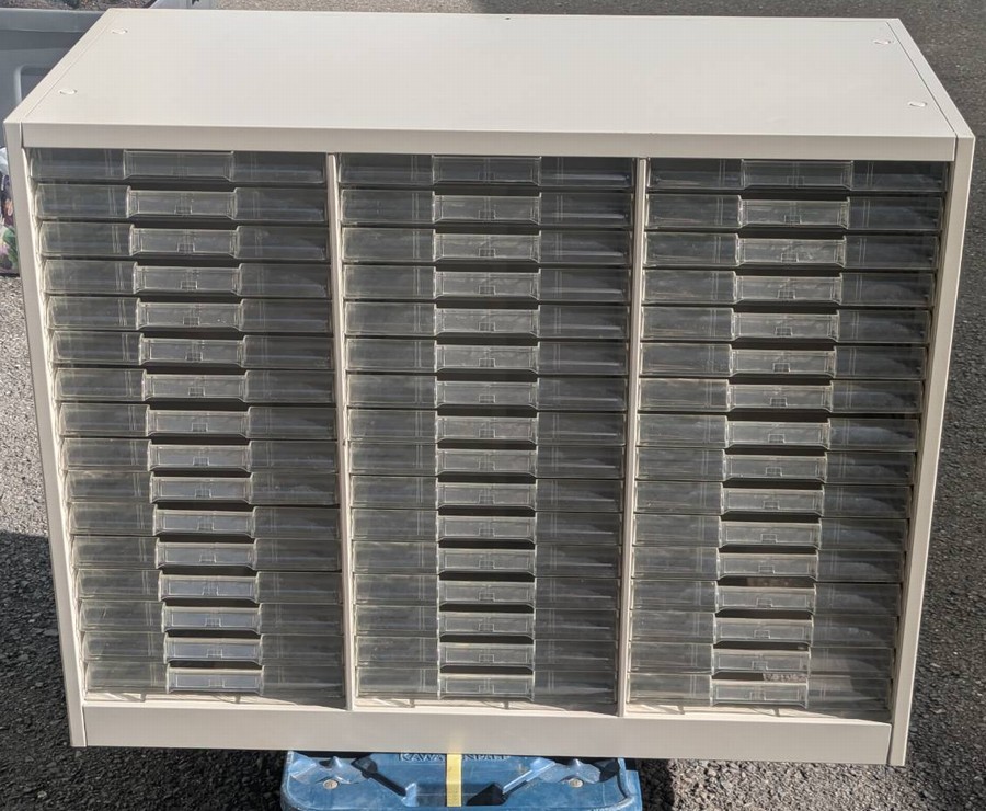 【中古】 ダイシン トレーキャビネット（書類整理プラスチックキャビネット）Ｂ４・３列浅型16段 W900,D450,H700ミリ NB4S-316