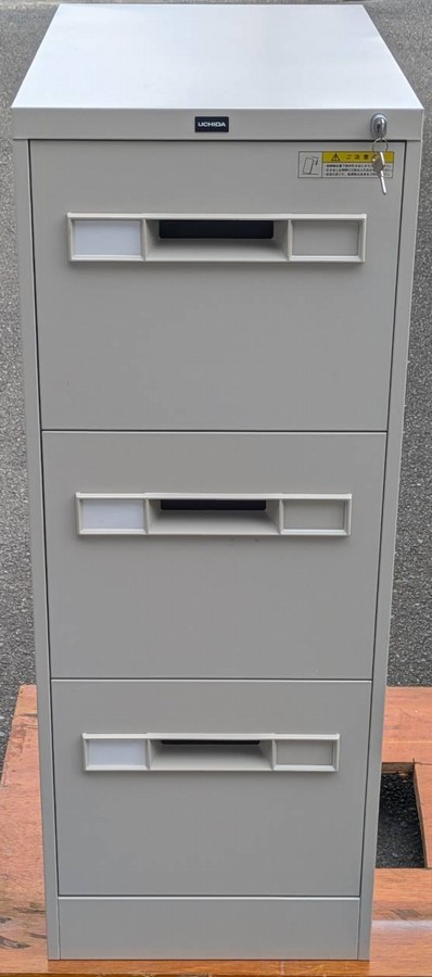 【中古】 内田洋行　Ａ４・３段キャビネット（鍵２本付き）【個人宅へのお届け不可商品】【日曜・祝日・夜間指定不可】｜オフィス家具専門店モリタスチール 23,430円