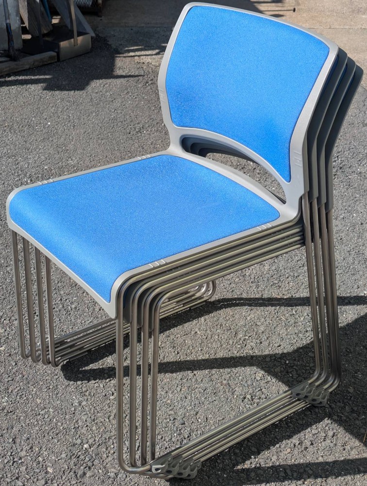 【中古】 オカムラ 会合女性議長 8126SZ ４脚書き割り スタッキングタイプ 背・座：布張り【人間様宅へのお届け不可】【日曜日、お休み、暮夜送りとどける不可】＊蓄積３脚