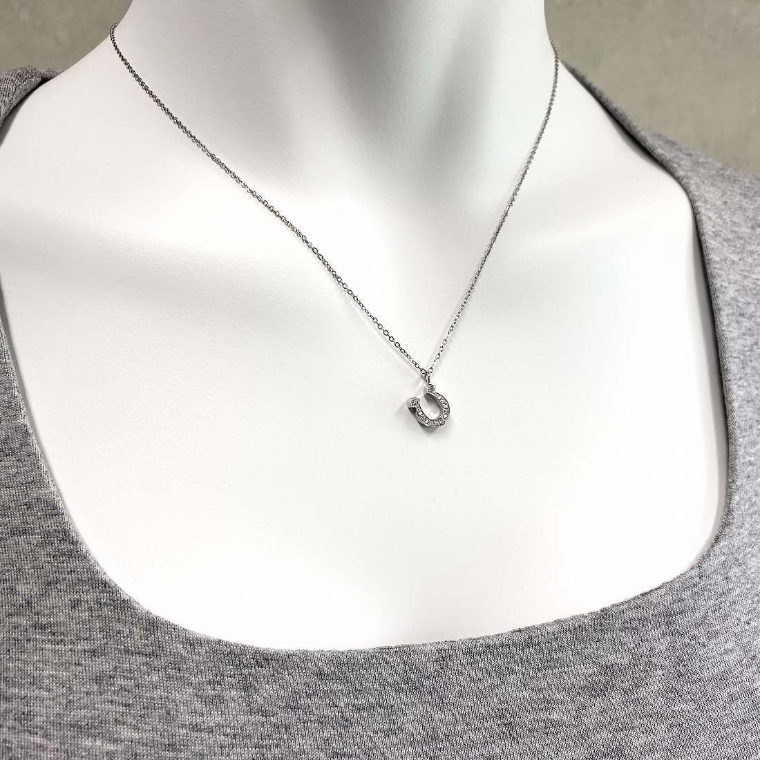 楽天市場 ネックレス ペンダント レディース メンズ ペア スワロフスキー シンプル ジュエリー チェーン ステンレス 金属アレルギー アレルギーフリー 首飾り アクセサリー シルバー ホースシュー スワロー プレゼント 贈り物 ギフト Bless楽天市場店