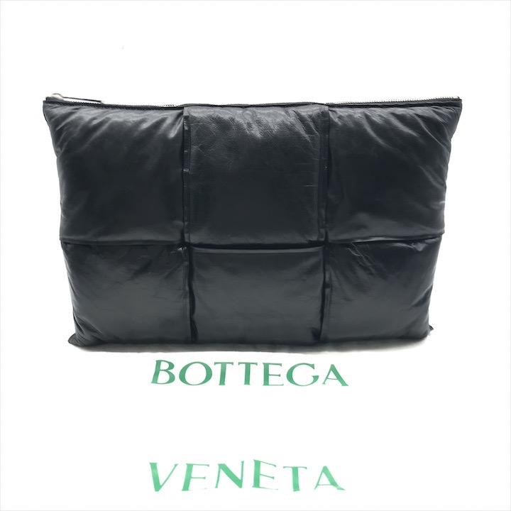 【中古】美品 BOTTEGA VENETA ボッテガ ヴェネタ イントレチャート マキシ クラッチ セカンド バッグ ブラック レザー ユニセックス かばん k5816