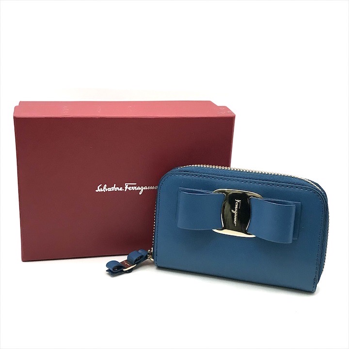 【中古】美品 Ferragamo フェラガモ ロゴ シルバー金具 リボン レザー レディース 財布 コインケース ウォレット ファッション小物 ブルー k7158