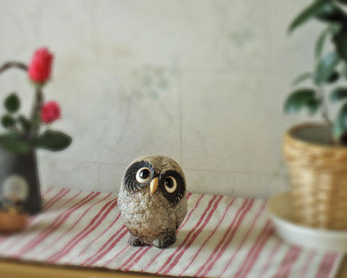 フクロウ置き物　信楽焼と木彫り 楽天市場】ふくろう 信楽焼 送料無料 梟 ふくろう置物 陶器