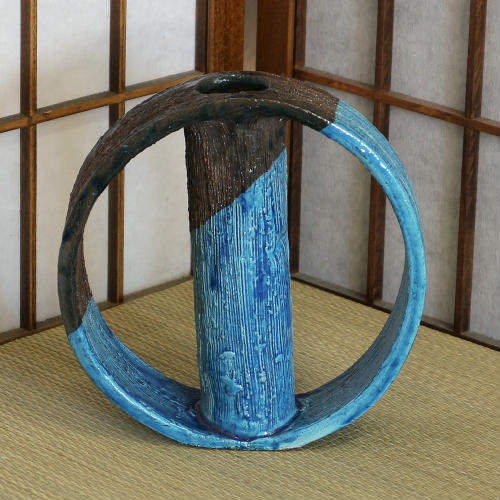 信楽焼 花器 青釉 ロール型 生花 池坊 小原流 自由花 創作 生け花 在庫数限り 在庫処分 和風 花瓶 華道 花入 フラワーベース 立花 ギフト 信楽焼き 華道 未生流 古流 遠州流 立花 (F-45b)