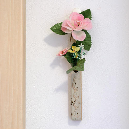 信楽焼 花入れ 緋色 灰吹き 掛け花 花瓶 壁掛け スカーレット 在庫数限り 在庫処分 Mr3046 07g あす楽 やきもの 一輪挿し 焼き物 信楽焼き フラワーベース 陶器 洋風 和風