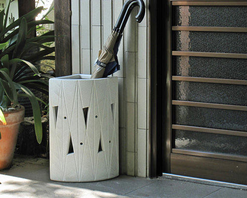 楽天市場】信楽焼 陶器 傘立て 白 長 壷型 傘たて おしゃれ スリム 傘