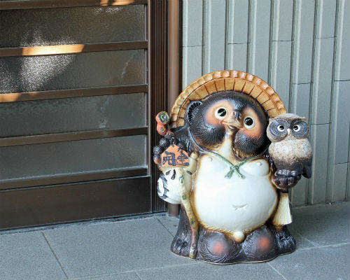 楽天市場】【ポイント8倍】信楽焼 たぬき 開運 狸 18号 [ご希望で 名