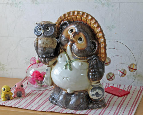 楽天市場】信楽焼 たぬき 丸々 服 狸 3.5号 信楽焼たぬき 小さい