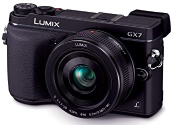 【中古-非常に良い】 パナソニック ミラーレス一眼カメラ ルミックス GX7 レンズキット 単焦点レンズ付属 ブラック DMC-GX7C-K|ムジカ&フェリーチェ店