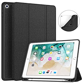 【中古】【輸入品・未使用】Soke iPad 9.7 2018/2017用 ケース ペンシルホルダー付き スマートiPadケース 三つ折りスタンド付き 耐衝撃ソフトTPU製背面カバー 自動スリープ/