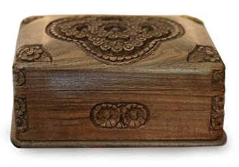 【中古】【輸入品・未使用】NOVICA Hand Carved Floral Treasured Roses' Walnut Wood Jewelry Box 141［並行輸入］｜ムジカ＆フェリーチェ店