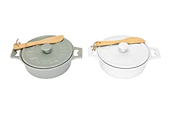 【中古】【輸入品・未使用】Creative Co-Op ストーンウェア Brie Bakers 蓋と木製スプレッダー付き 2色セット