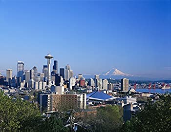 【中古】【輸入品・未使用】Posterazzi Washington Seattle Skyline With Space Needle And Snowcapped Mount Hood In Background Blue Sky Poster Print (34 x 26) 141［並｜ムジカ＆フェリーチェ店